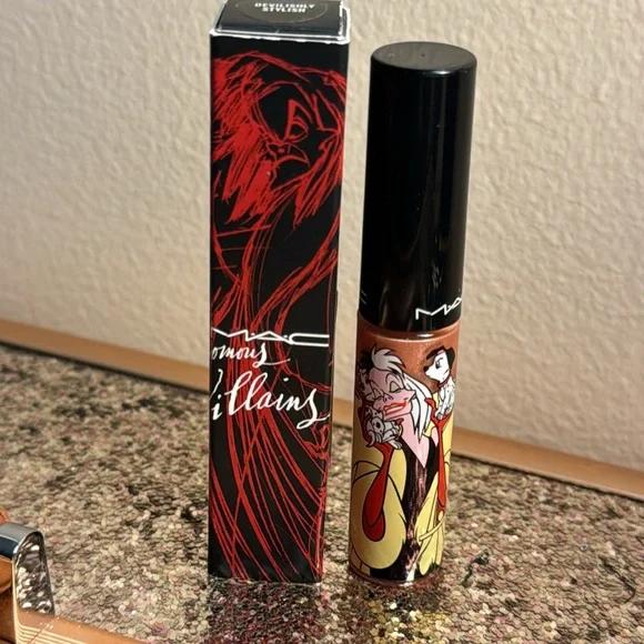 MAC COSMETICS DISNEY VENOMOUS VILLAINS CRUELLA Lipglass Lipgloss NEW